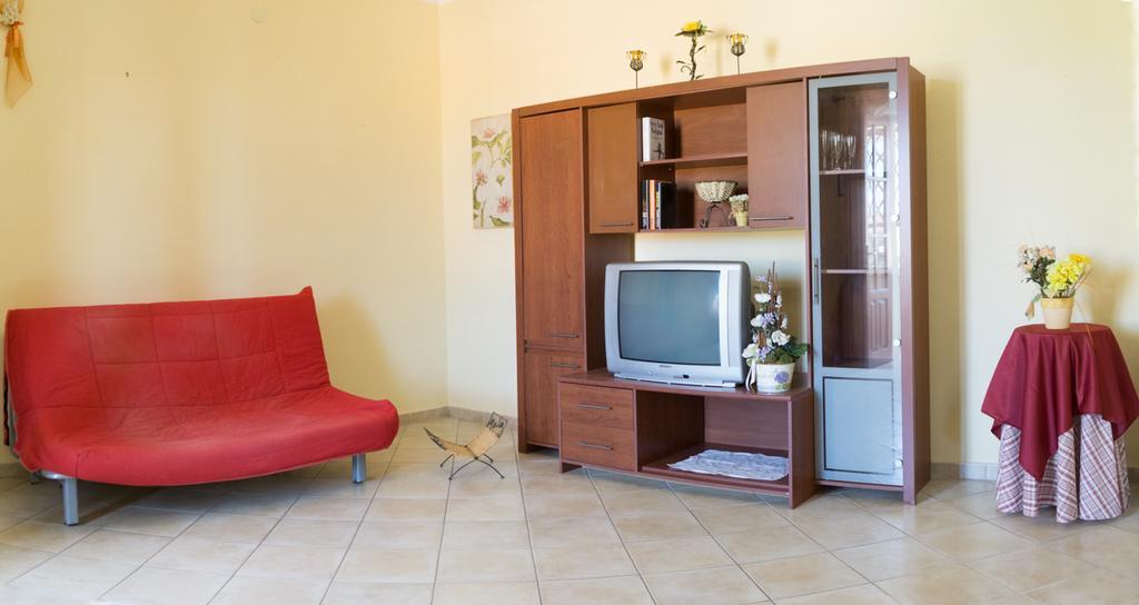 Casa Vacanza Da Luisa San Giovanni Suèrgiu Exterior foto